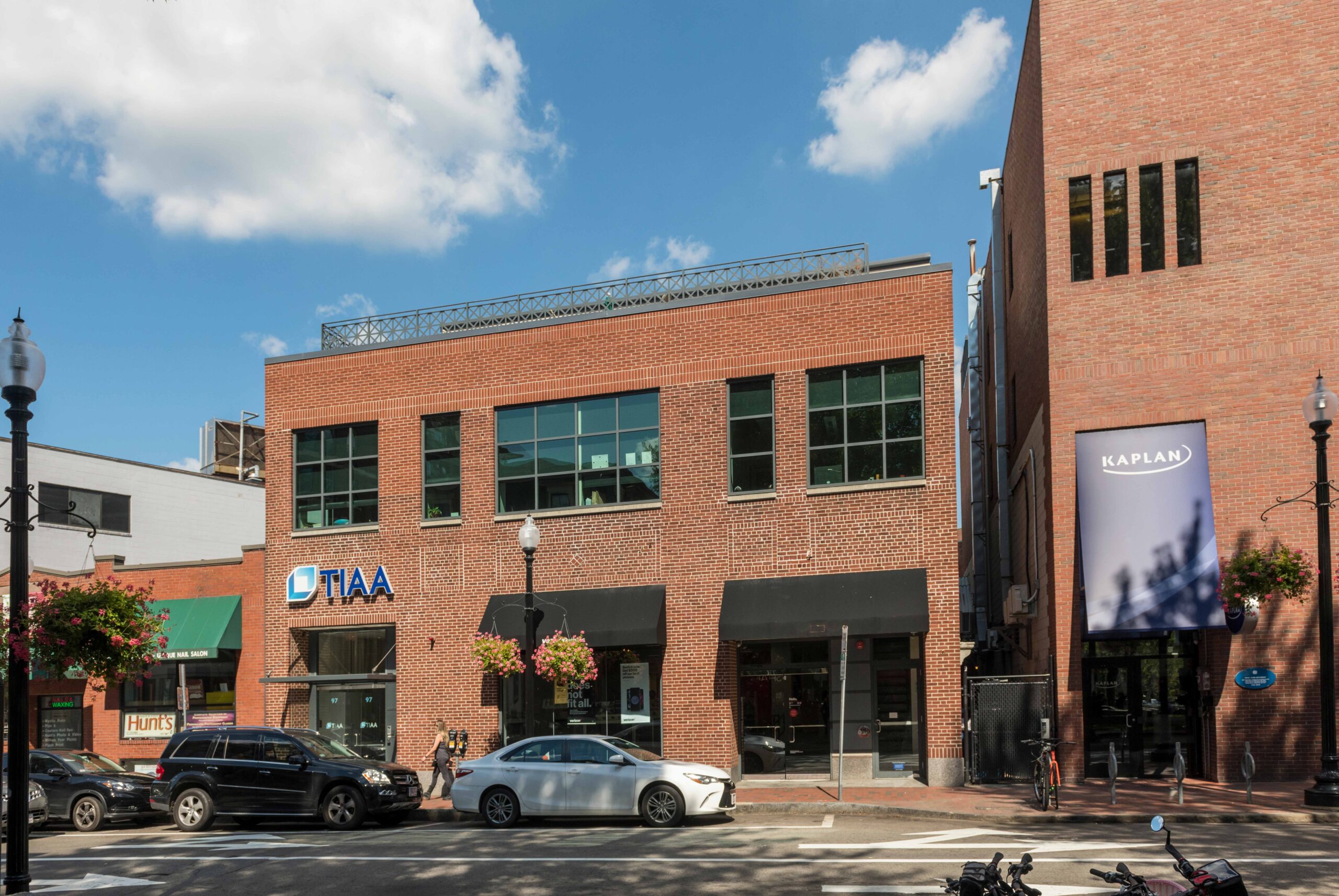 Boston's Mount Auburn Street office building secures long-term tenant with TIAA lease renewal.