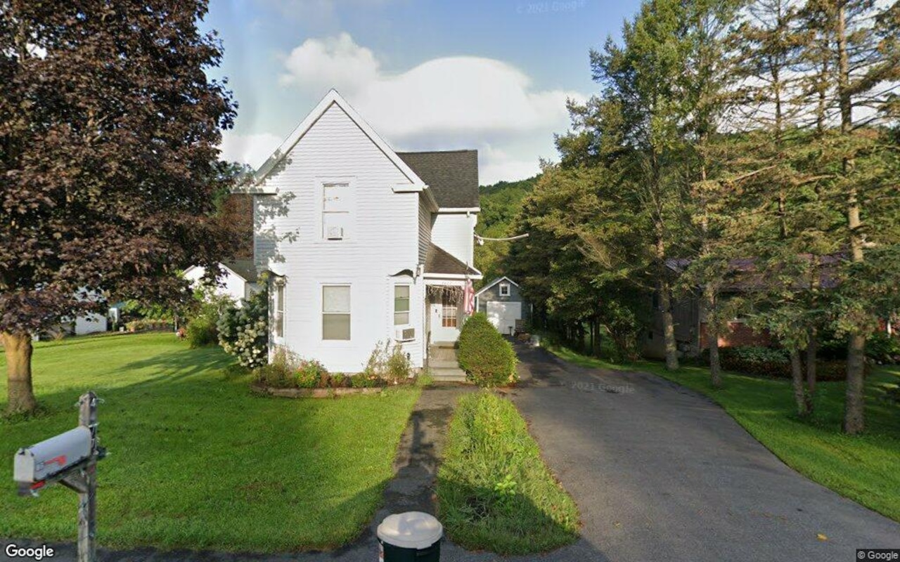 Homes priced under $350k in DeWitt and Jamesville, New York real estate market.