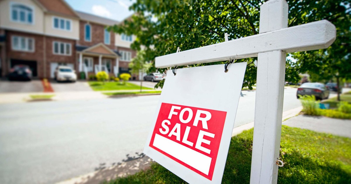 Homes on market in slow economy, driving sales to 14-year lows nationwide.