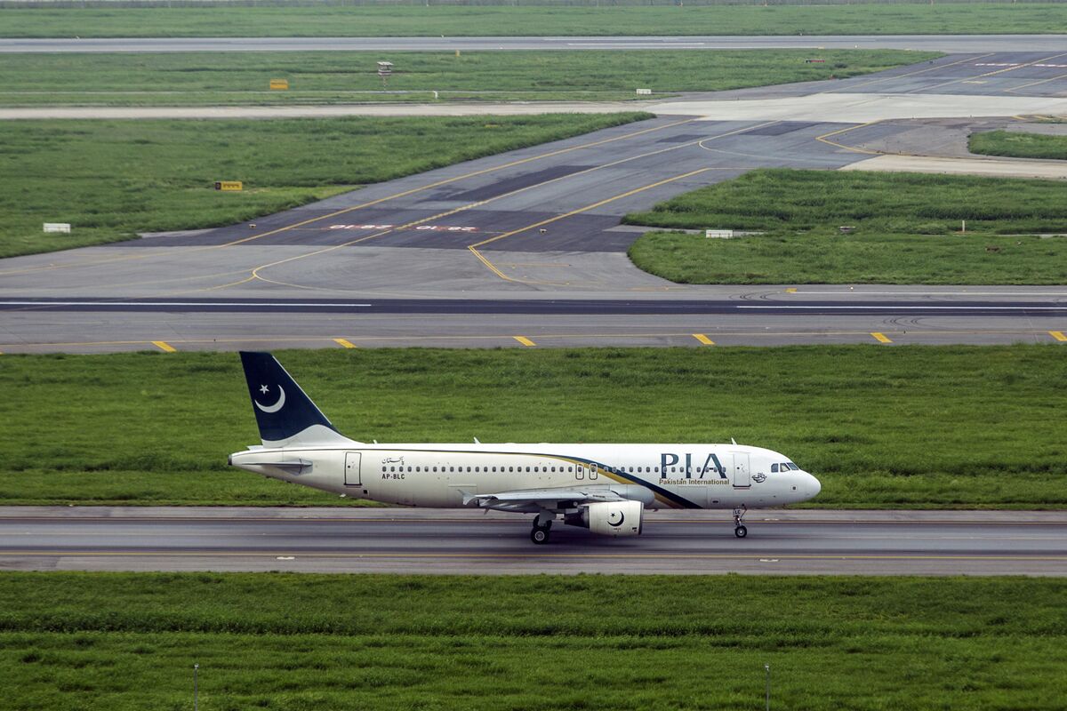 Pakistan airline privatization bid enters final round with consortium real estate investors.