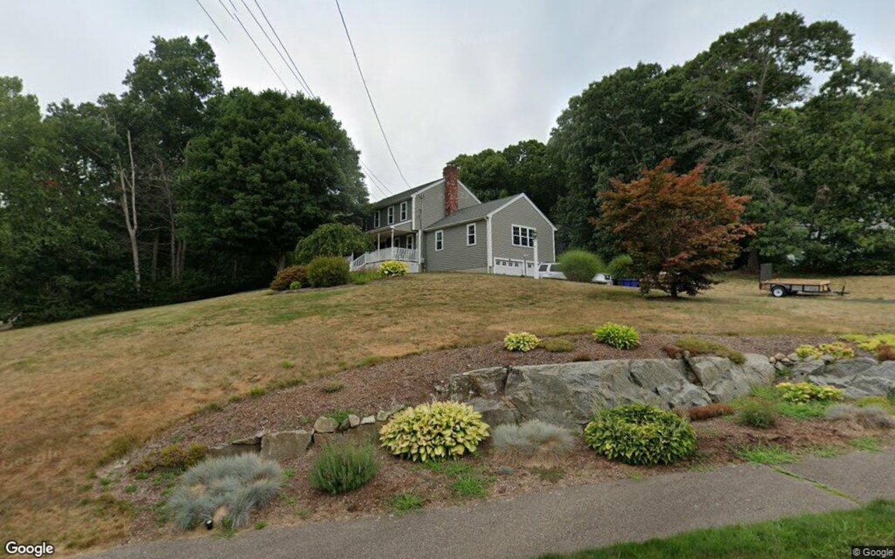 Worcester County homes for sale under $800,000 in Massachusetts real estate listings.