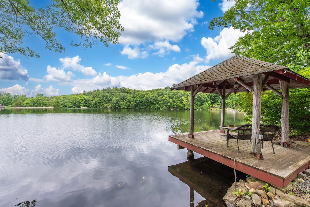 Lakefront bungalow sells for $1.2M in high-demand market near serene lake.