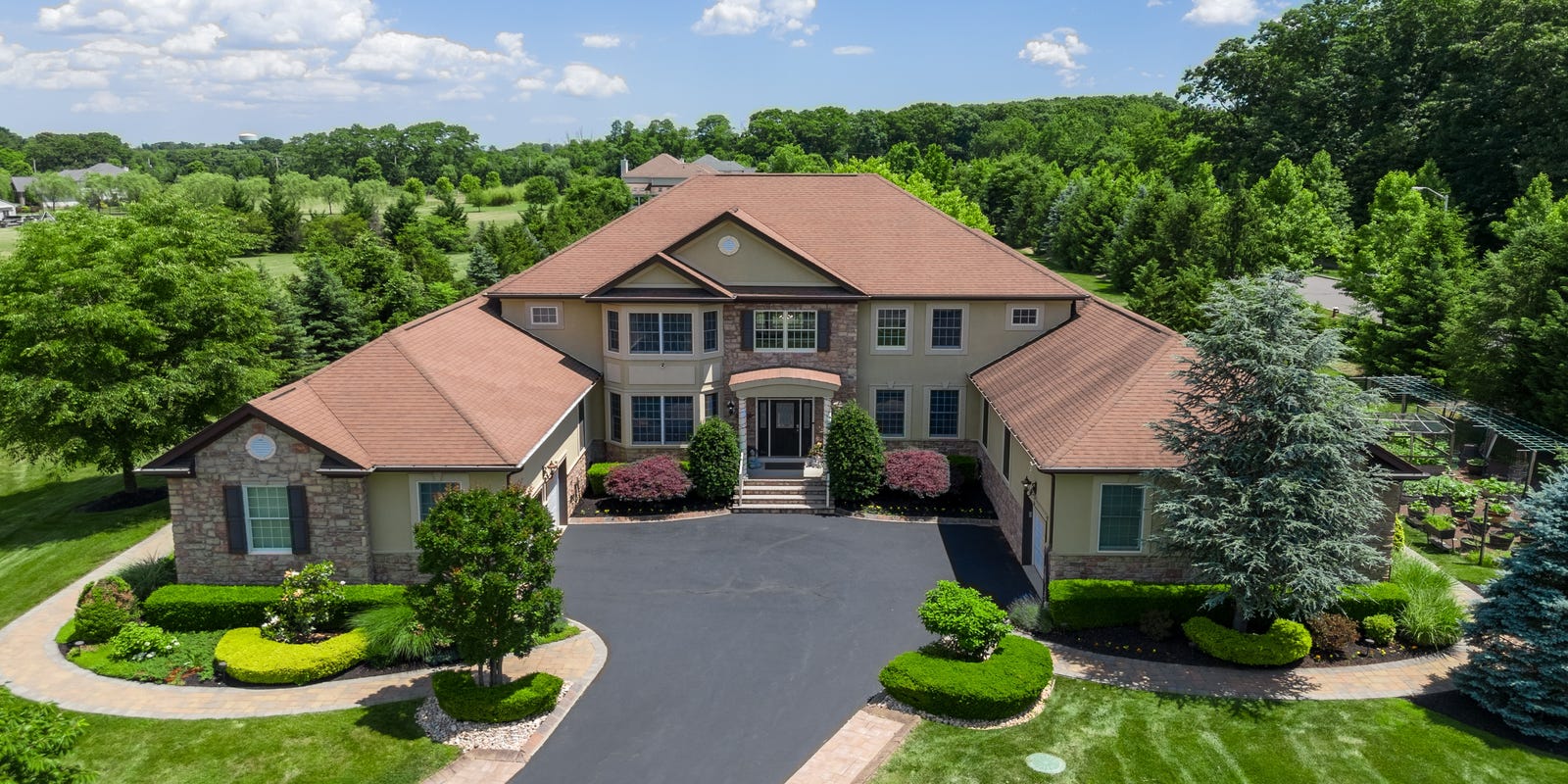 Central Jersey luxury homes sold at high prices in recent month.