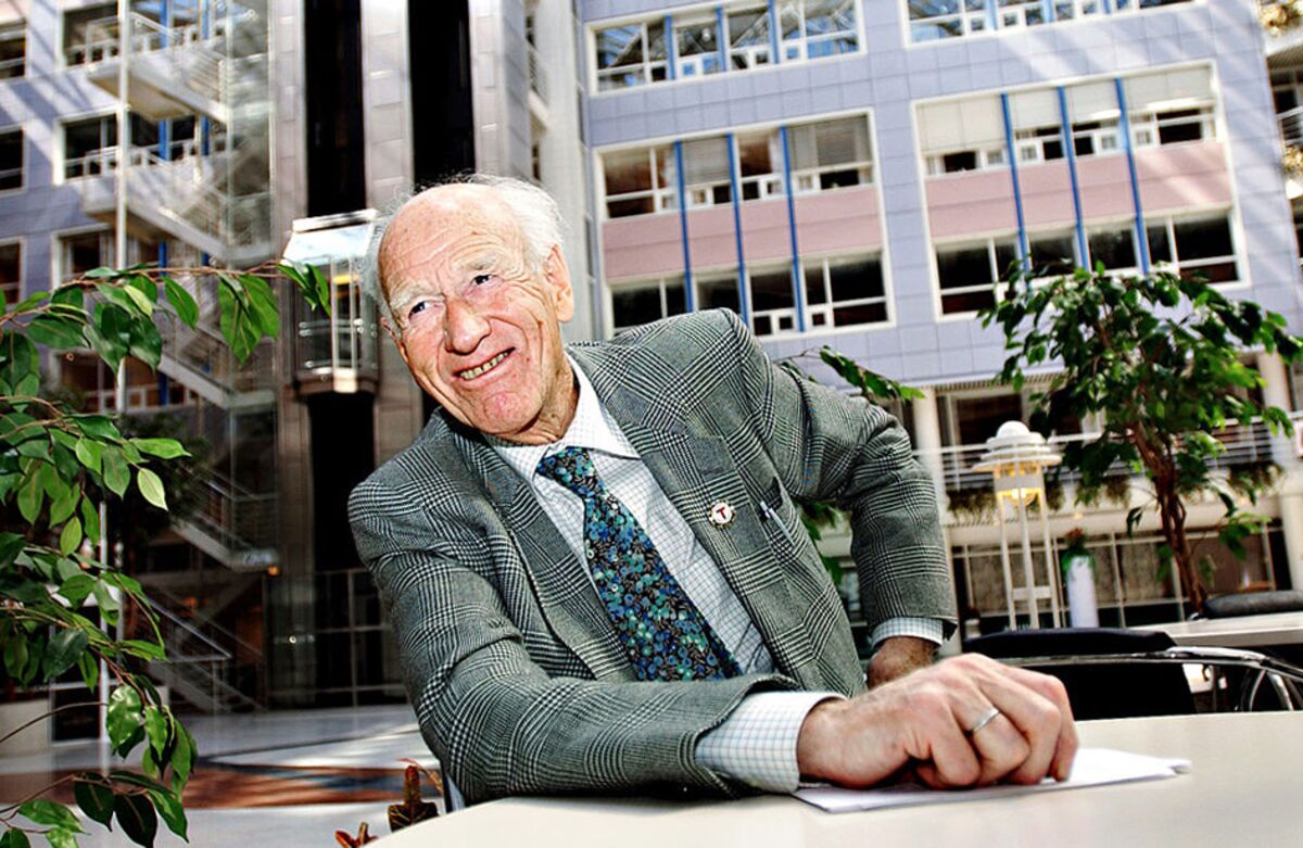 Norwegian business magnate Olav Thon passes away in Oslo at age 101.