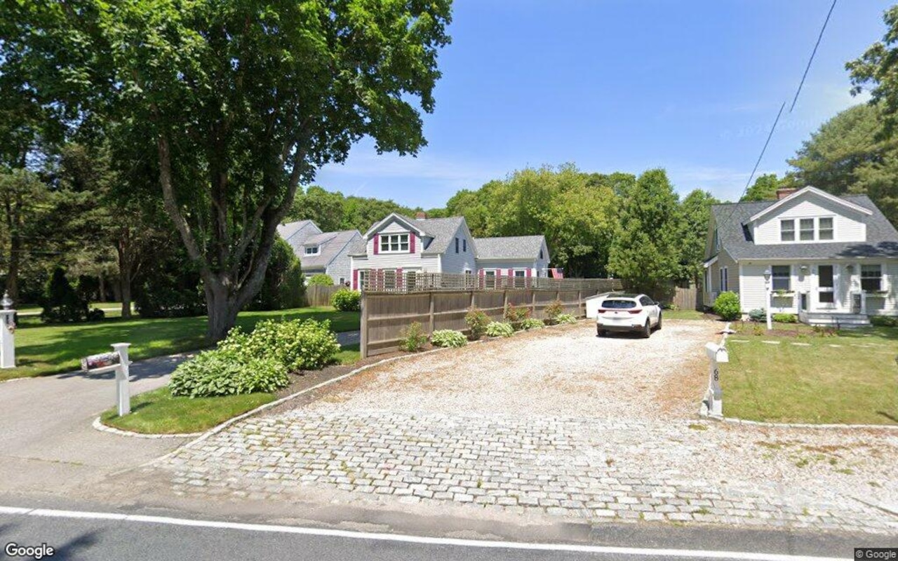 Tour of luxury homes in Cape Cod, Massachusetts at $500,000 price point.