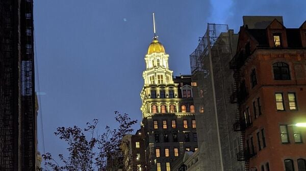 New York City luxury penthouse with golden dome sells for ₹211 crore.