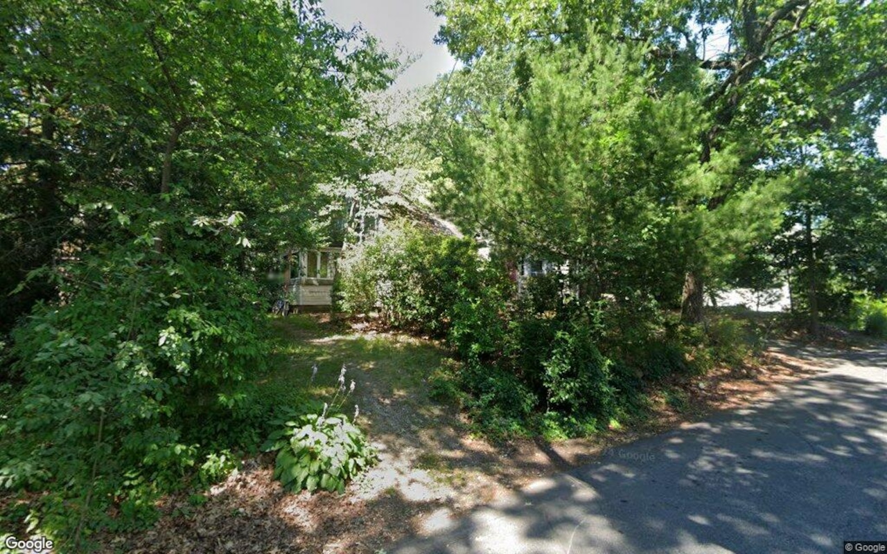 Wellesley three-bedroom home sold for $3.1 million in Massachusetts real estate transaction.