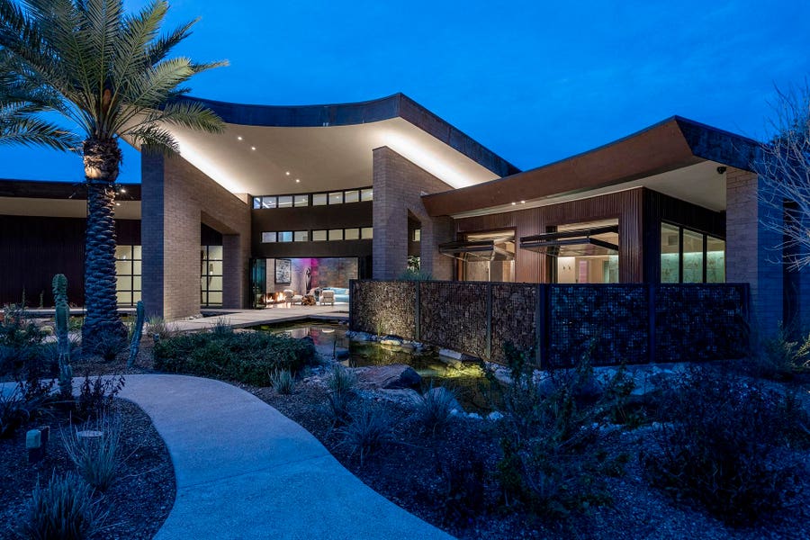 Luxurious desert retreat in Arizona featuring lavish amenities and stunning landscape.