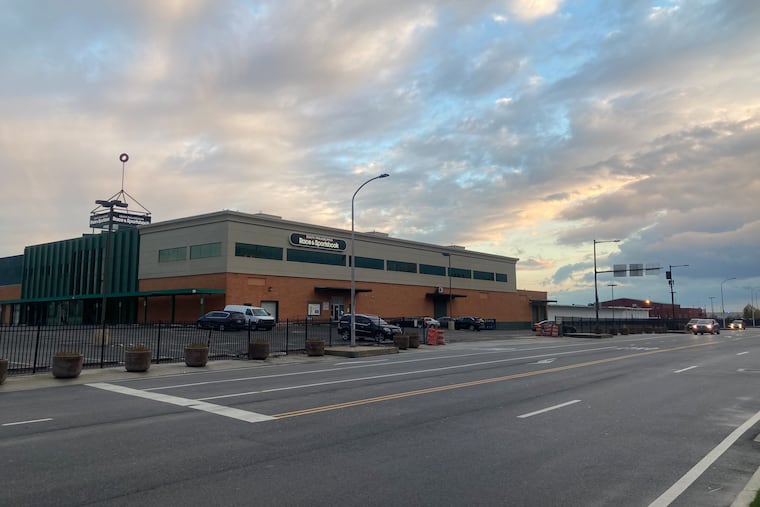 Abandoned Philadelphia site could become large mixed-use development complex with new buildings.