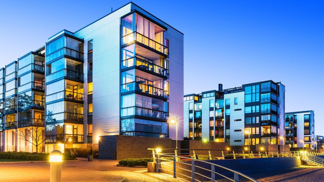 Multifamily developers highlight unique features in crowded market amidst oversupply.