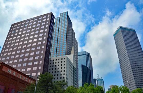 North Texas commercial property market shows growth potential, skyscrapers in background.