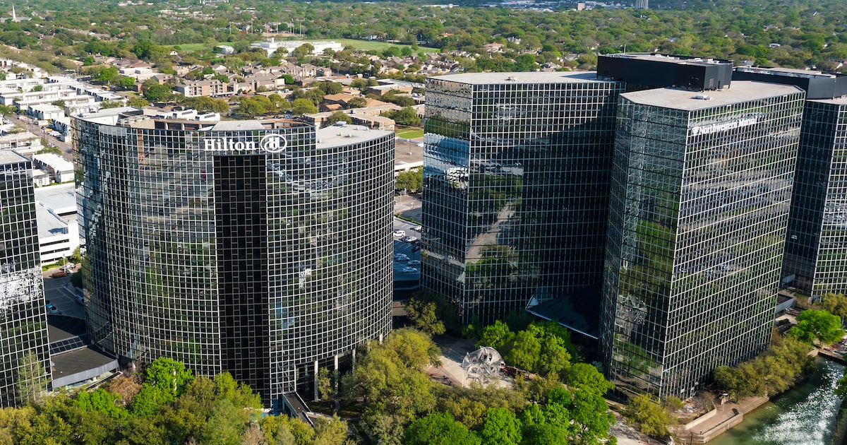 Dallas energy firm moves to new high-rise office building in downtown.