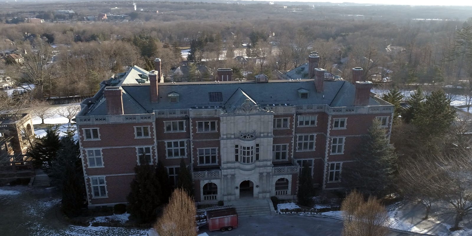 Bergen County estate owned by felon for sale at $33 million.