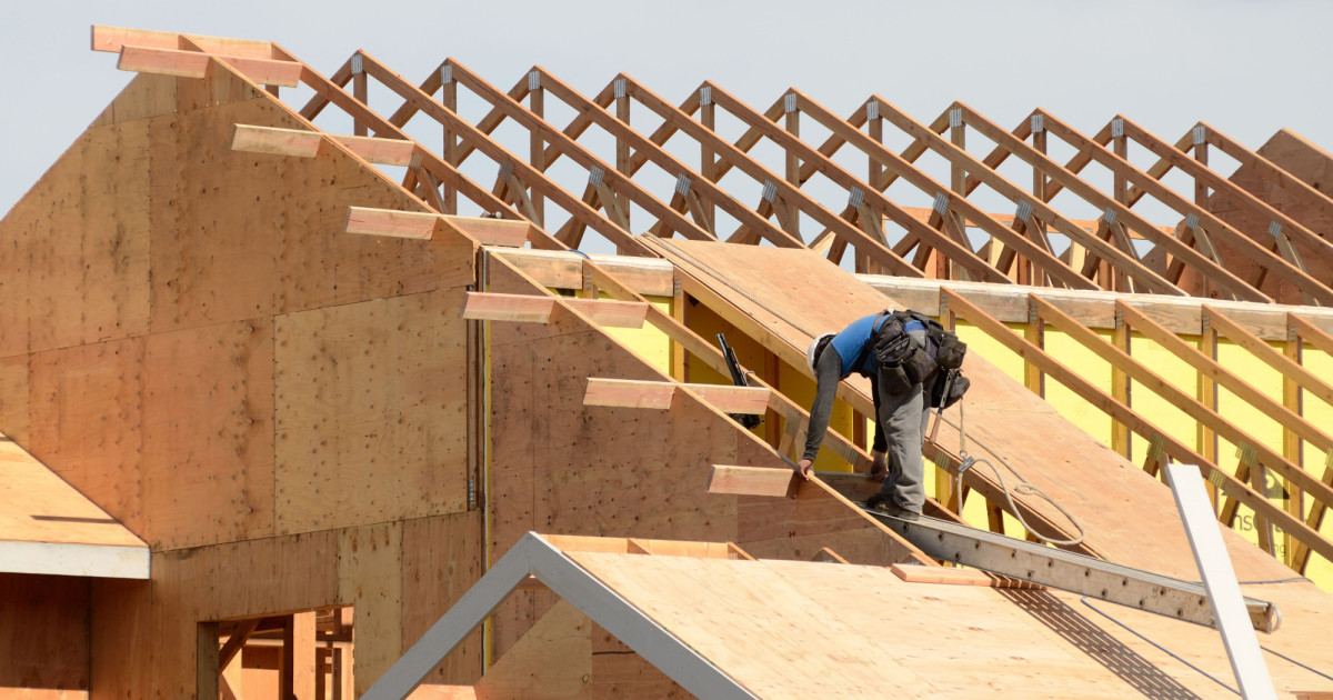 Construction worker on site with stable builder sentiment in year's final stretch.