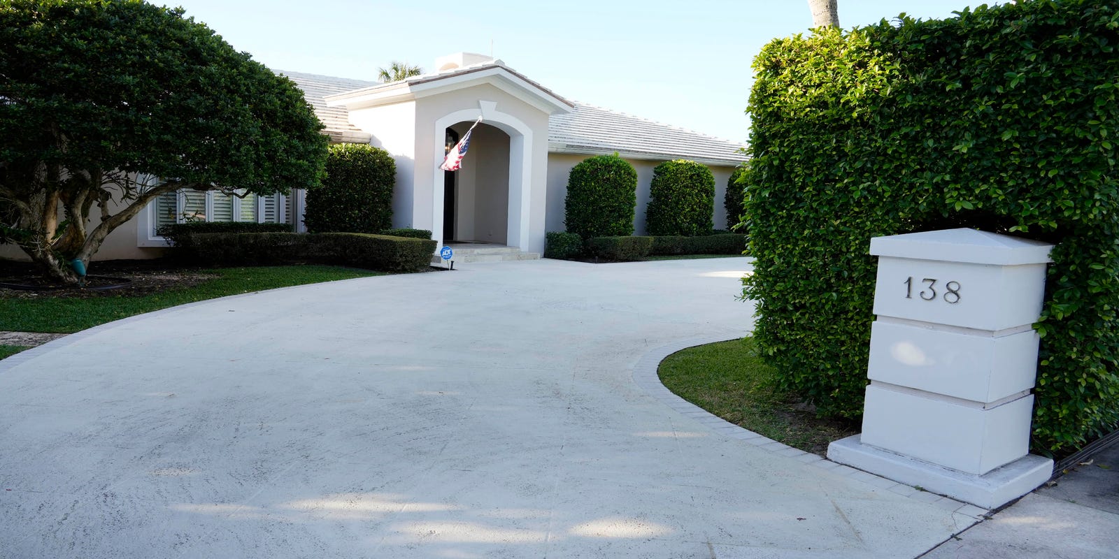 Palm Beach estate ownership changes hands in $10.5M low-profile deed transaction.