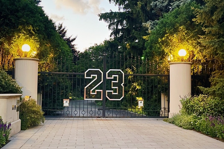 Michael Jordan's luxurious estate sold in Chicago suburb for $9.5 million.