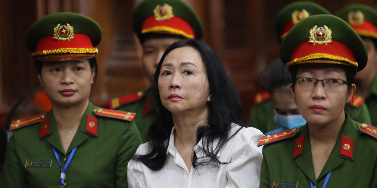 Vietnamese billionaire in financial crisis, avoiding death sentence.