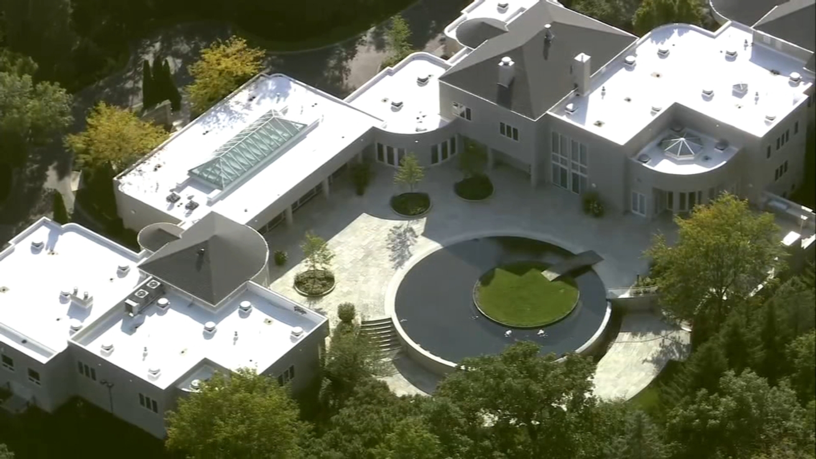 Michael Jordan's Highland Park mansion sold to suburban real estate executive.