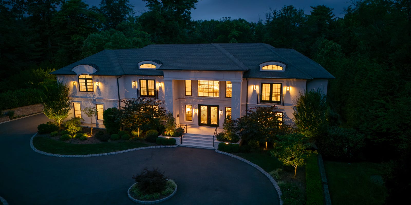 Record-breaking luxury home sale in Short Hills, New Jersey, sets new price record.