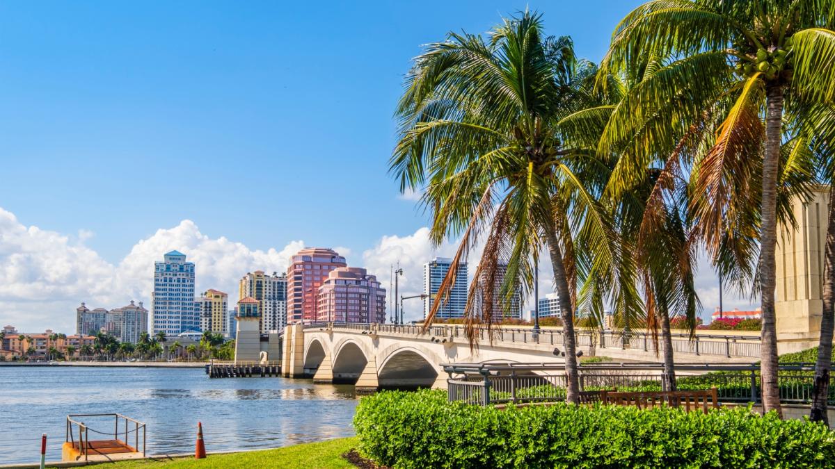 Florida coastal landscape with luxury homes, showcasing affluent lifestyle in Palm Beach.