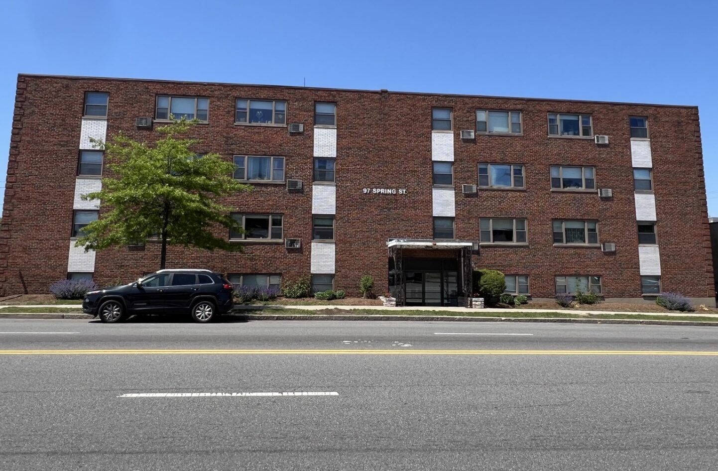 Marcus & Millichap agents finalize $9M West Roxbury multifamily transaction.