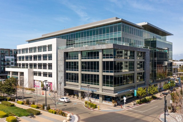 Amazon leases office space in Mountain View, boosting South Bay market.