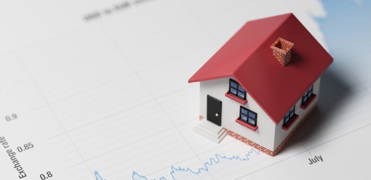 Federal Reserve officials cut interest rates, lowering US mortgage rates significantly nationwide.