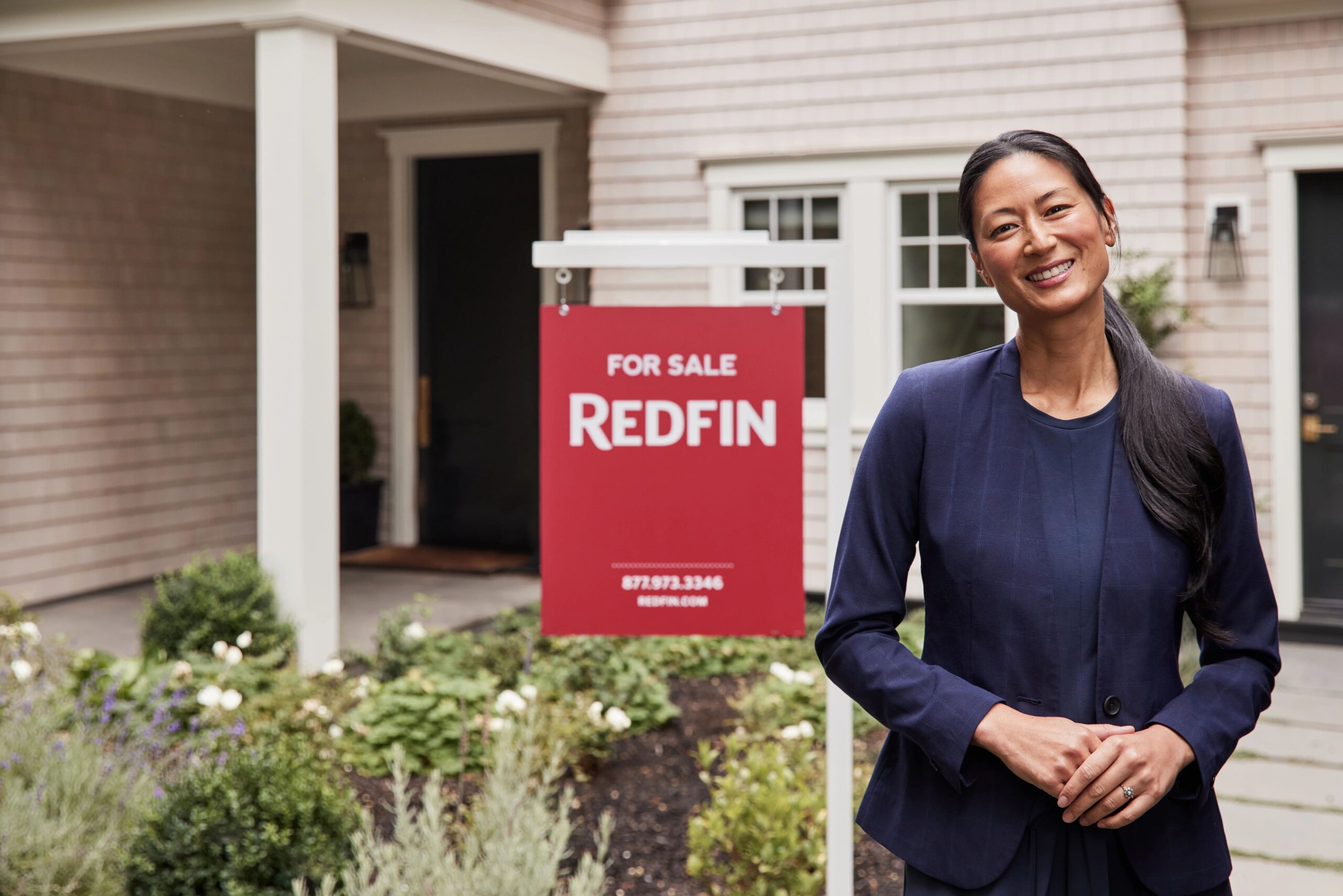 Redfin agents in various US cities join company in August expansion.