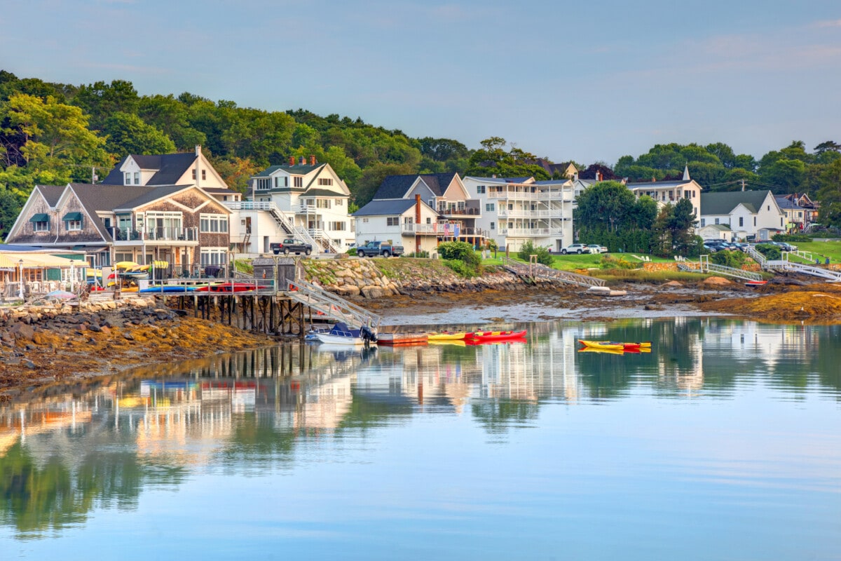 Maine real estate agents assist home sellers with commission guidance in 2024.