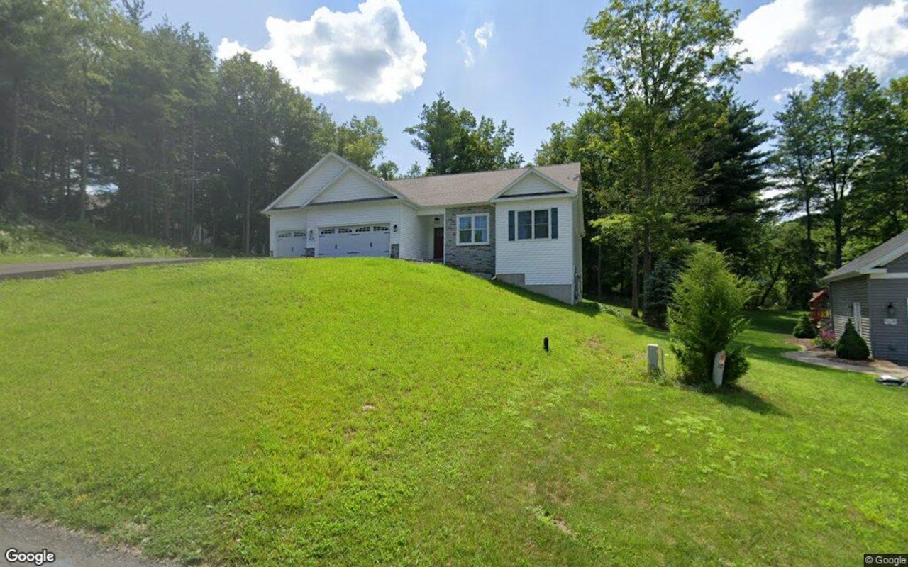 Homes for sale in Fayetteville and Manlius, NY, priced under $500K.