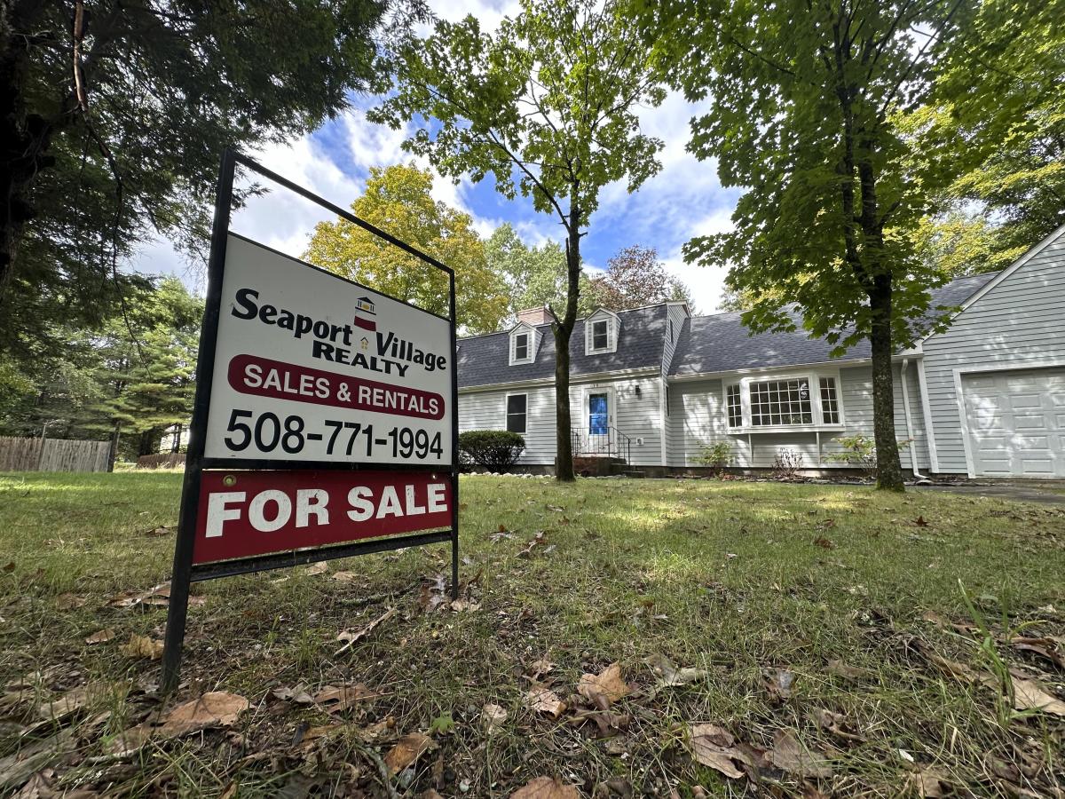 Mortgage applications surge to 2-year high due to refinancing activity nationwide.