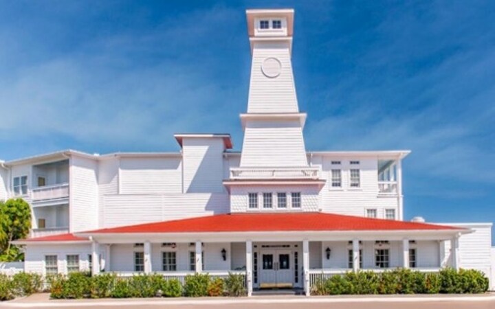 Rockport hotel sold via bankruptcy auction on Aransas Bay waterfront.