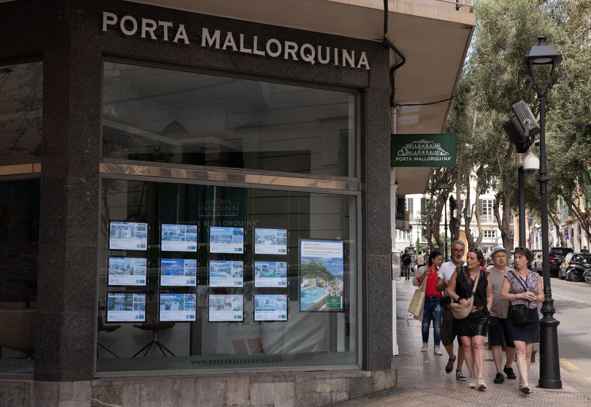 Spanish government considers restricting foreign property ownership for non-EU buyers nationwide.