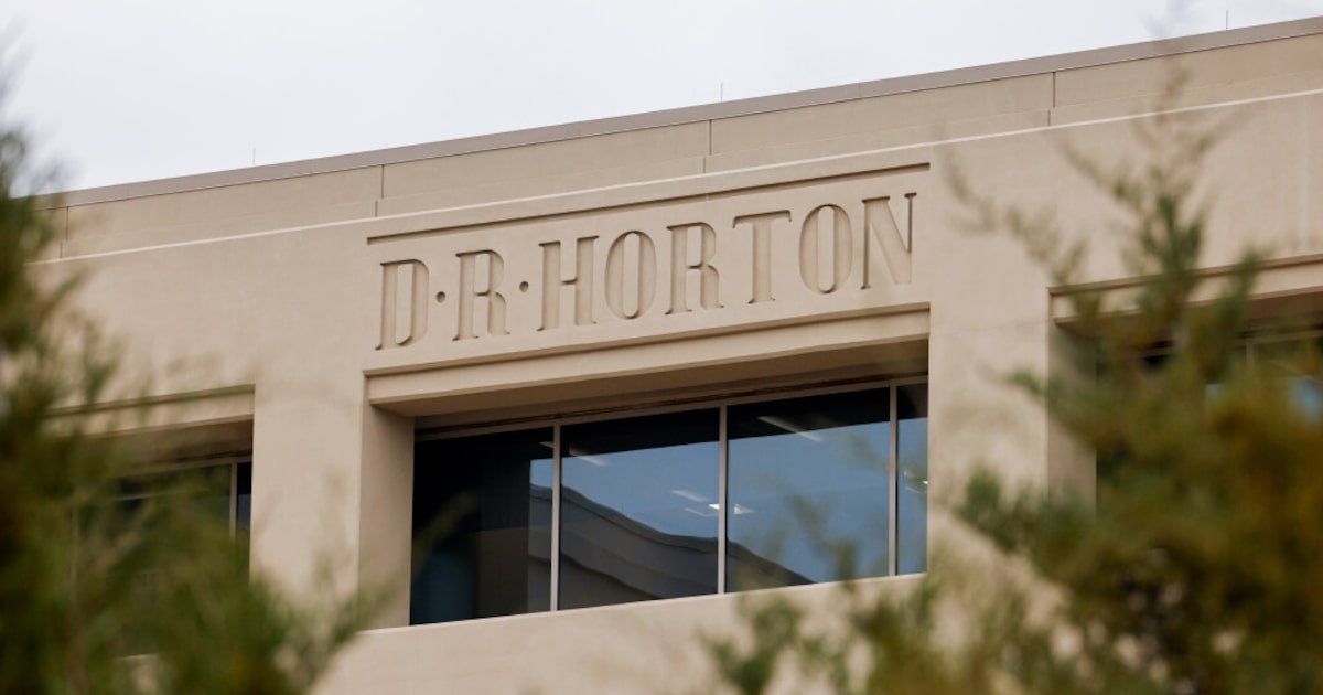 D.R. Horton CEO addresses investors, citing cost pressures in Q1 earnings call.