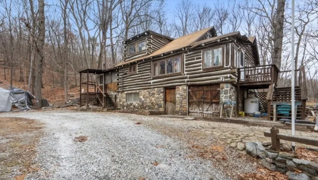 Cozy New Jersey log cabin sells rapidly after Zillow online frenzy.