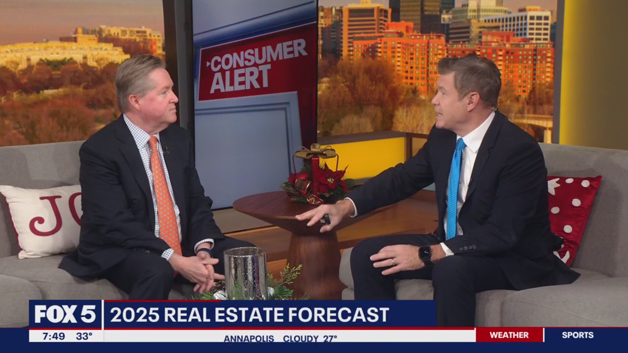 US real estate market forecast with experts predicting trends in 2025.