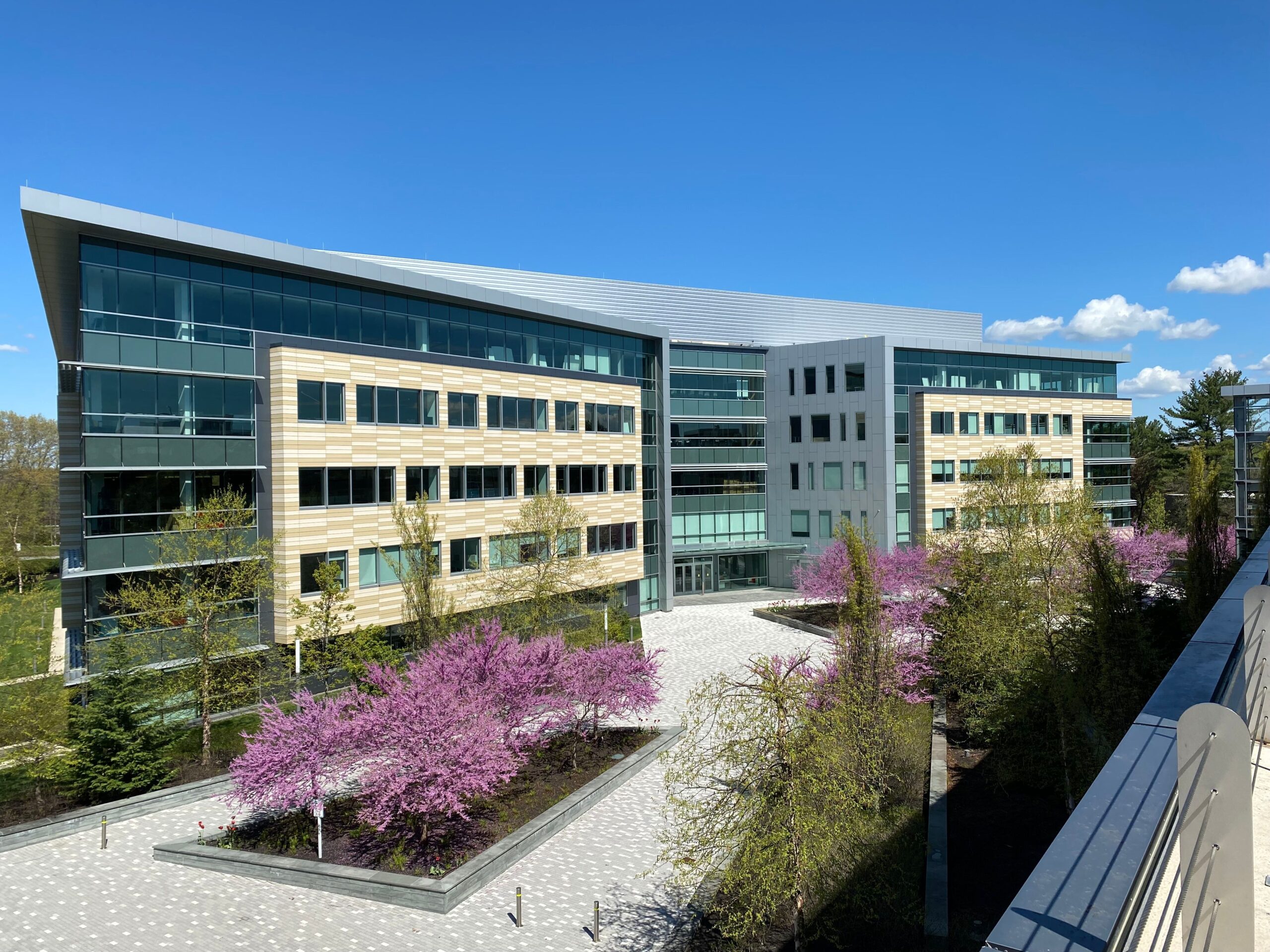 Waltham office building secures large lease with Commonwealth Financial Network executives.