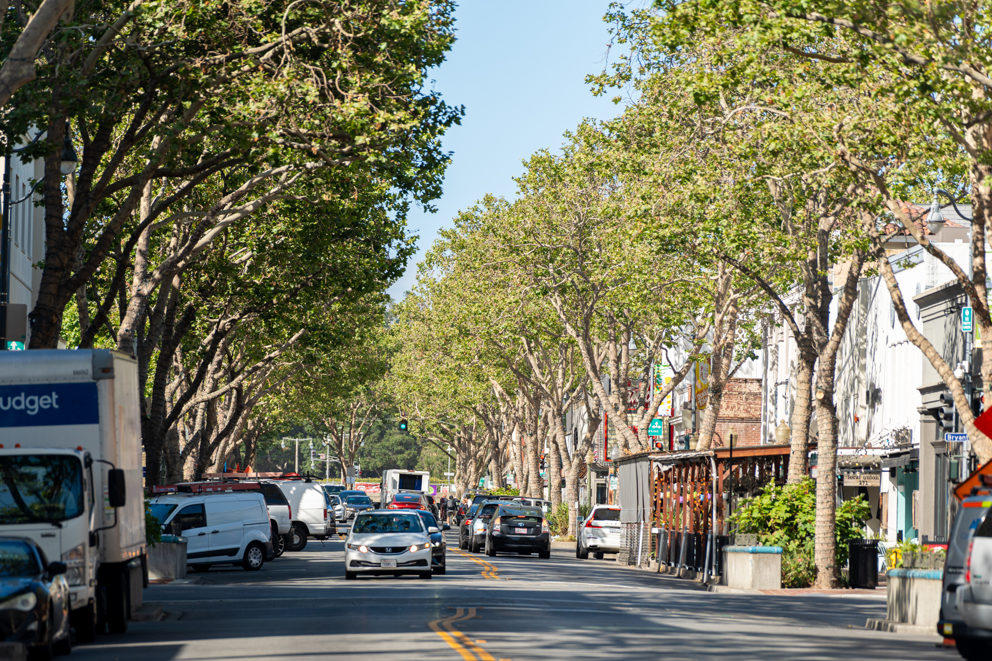 Palo Alto and Los Altos real estate markets break sales records locally.