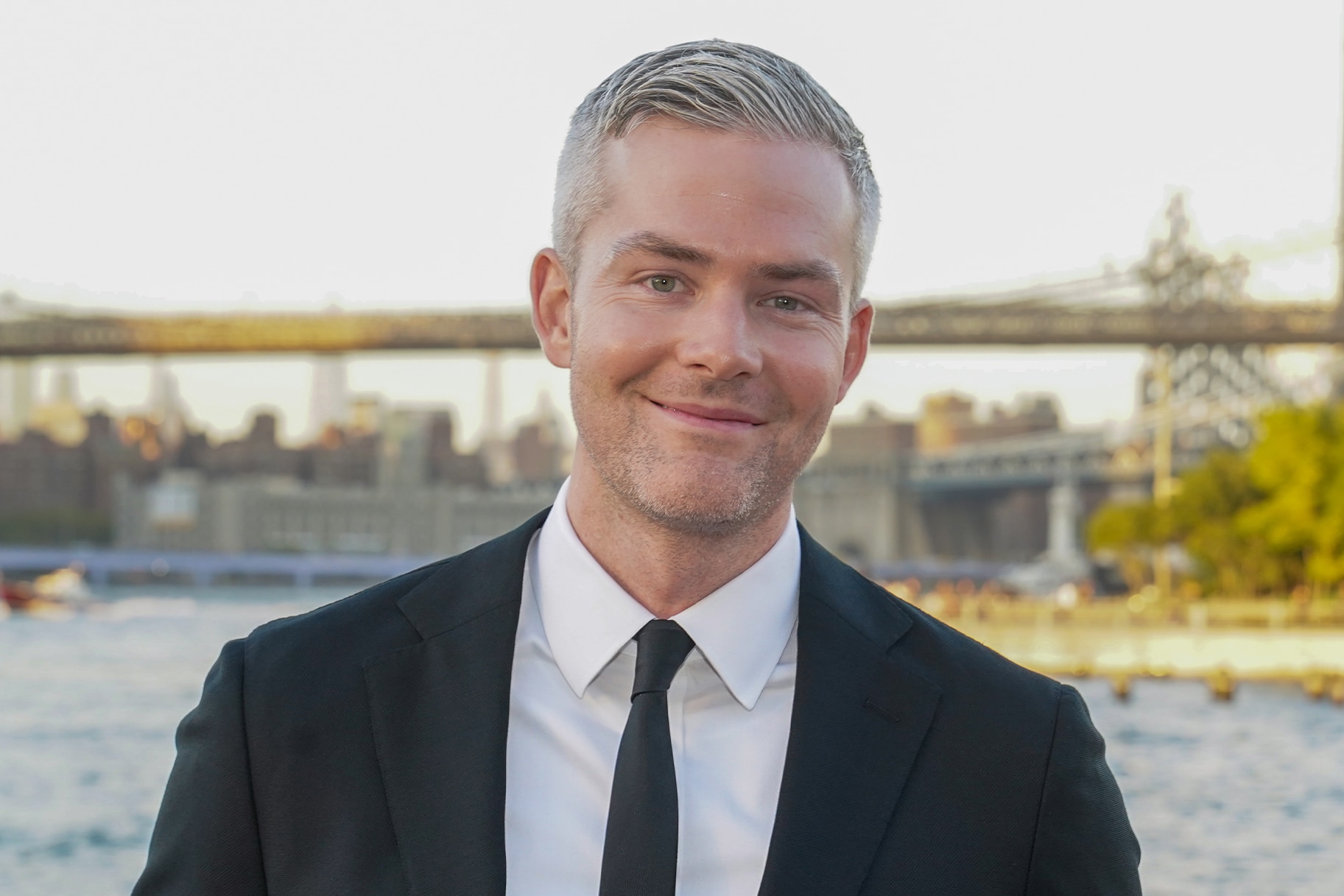 Real estate agent Ryan Serhant achieves record-breaking $1 billion sales milestone in 2025.