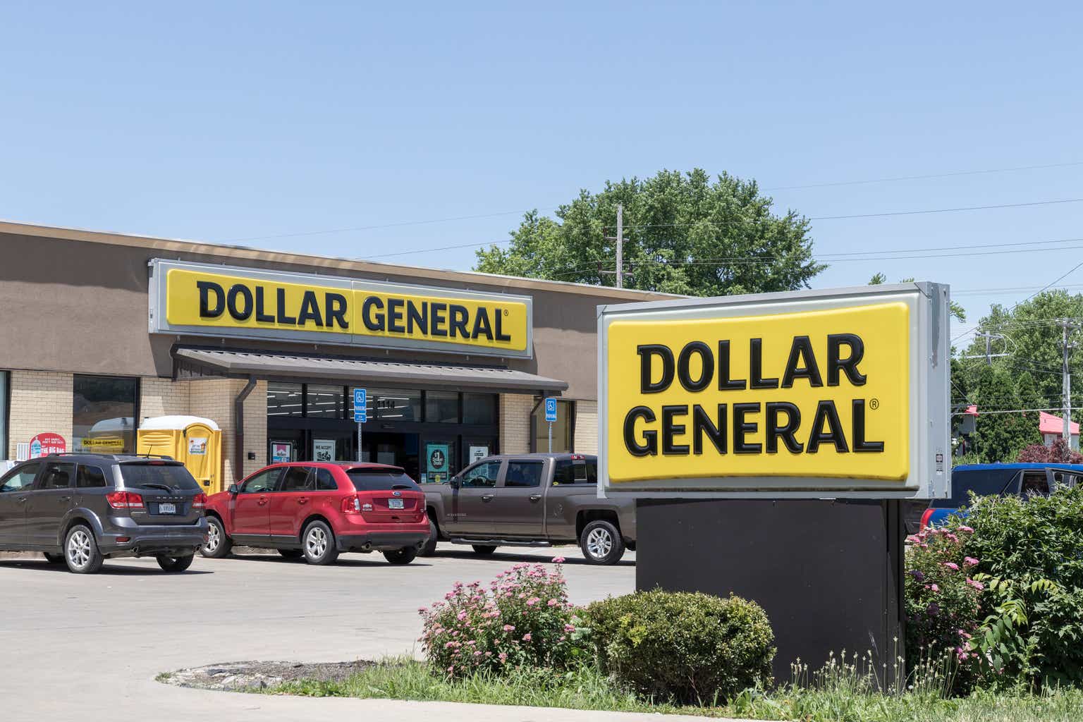 Dollar General store exterior with logo, highlighting real estate and business investment opportunities.