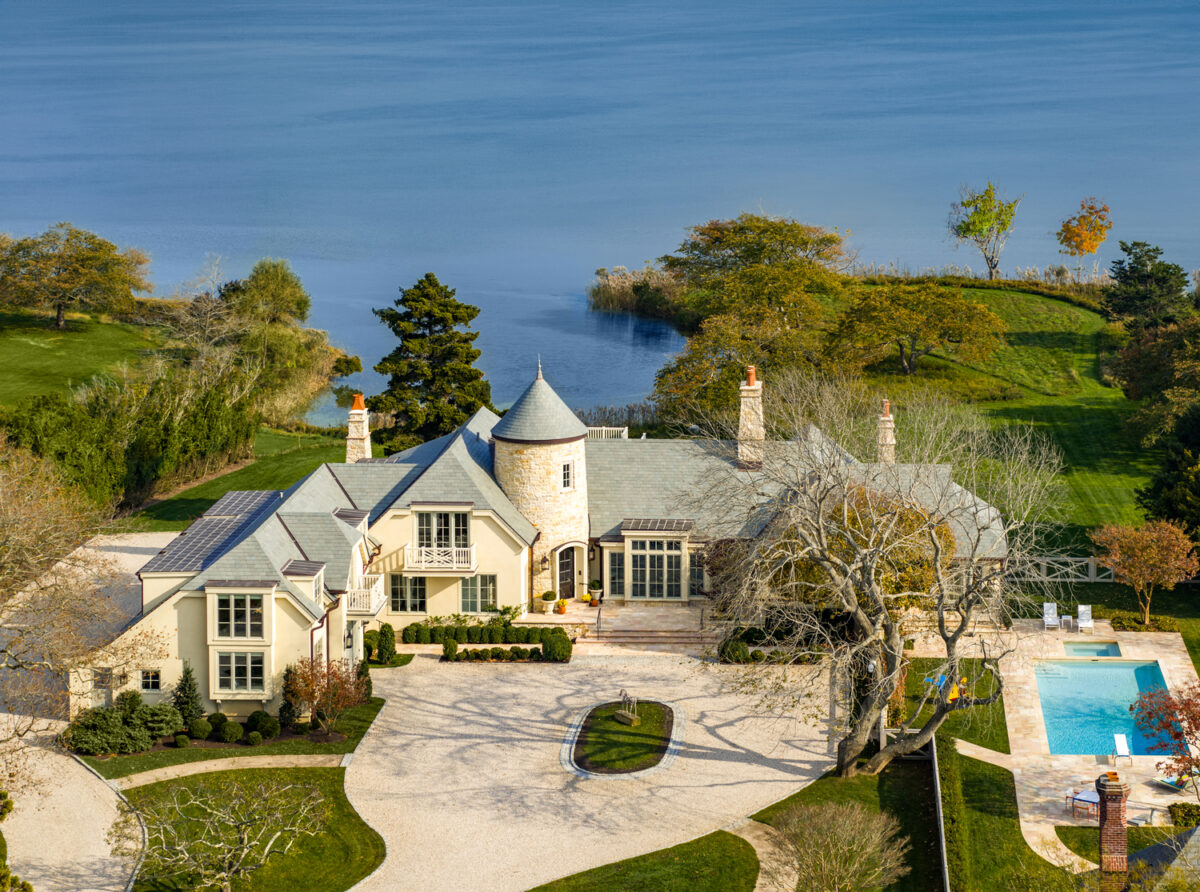 High-end Hamptons real estate transactions, luxury homes, and affluent buyers in 2024.