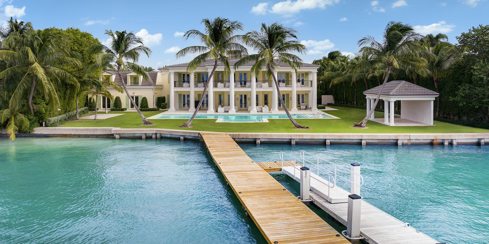 Palm Beach luxury homes attract Presidents Day visitors, boosting local real estate market.