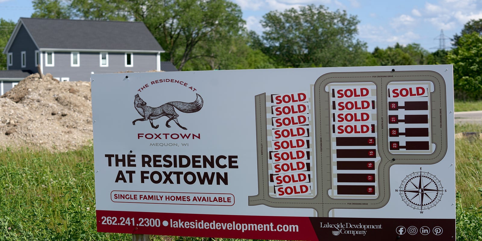 Milwaukee homebuyers celebrate optimistic beginnings in 2025 with renewed market confidence.