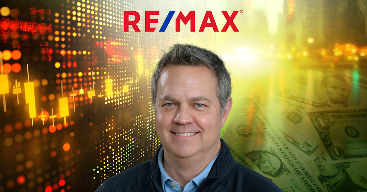 RE/MAX real estate agents gather for confidence and competitiveness training session globally.