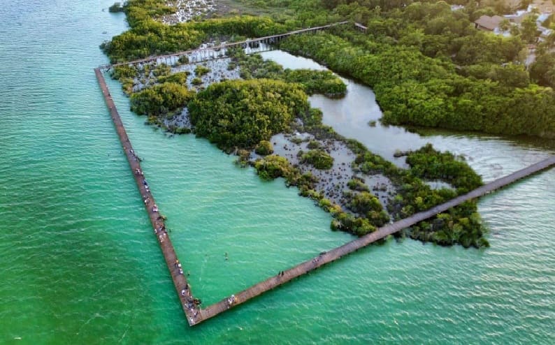 Bacalar authorities expose fake real estate firms in Mexico land scandal investigation.