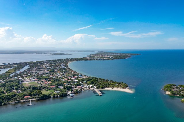 US developer fatally shot in targeted attack at Belize resort property.