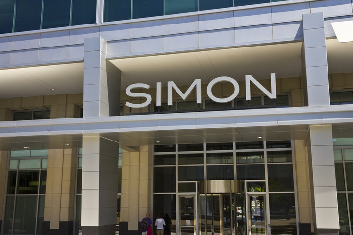 Real estate investor Simon Property Group offers passive income investment opportunity nationwide.