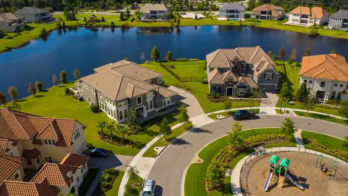 United Real Estate expands in South Florida through strategic acquisition deal.