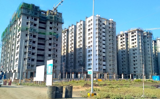 Andhra Pradesh real estate agents struggle amidst financial crisis in India.