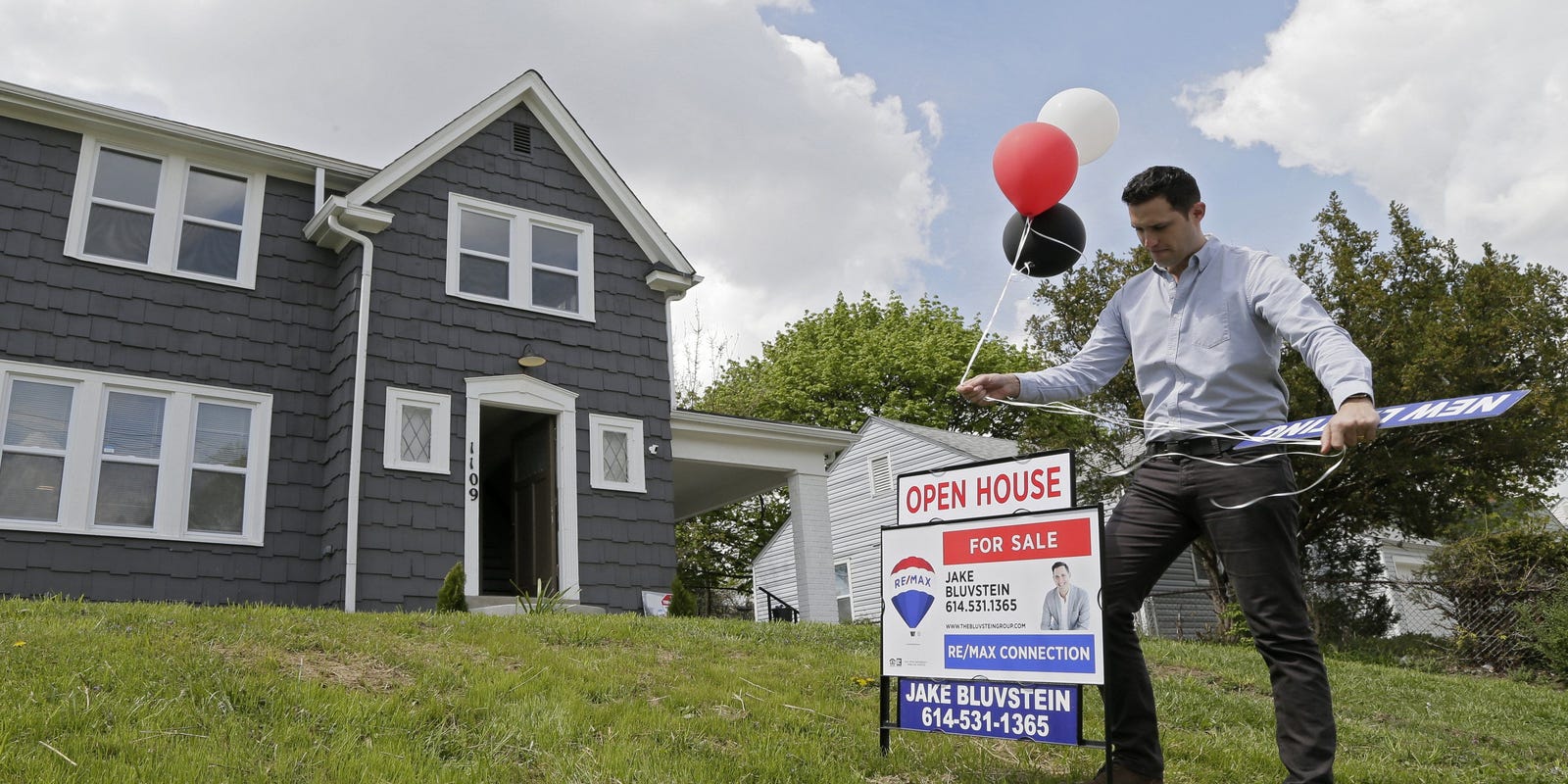 Mortgage rates fall amidst economic slowdown in major US cities nationwide.